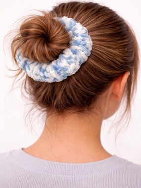 🧩 Blue and White Crochet Scrunchies - Set of 2